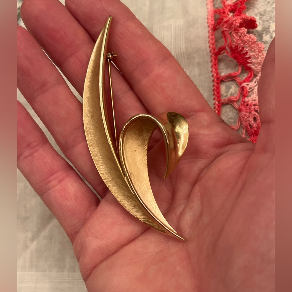 Trifari Leaf gold brooch